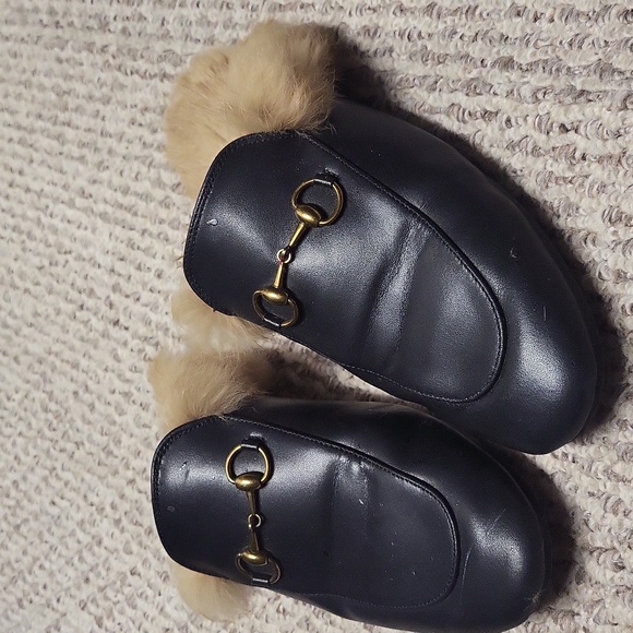 Gucci Black Leather Mules with Gold Hardware and Fur Trim - Picture 2 of 6